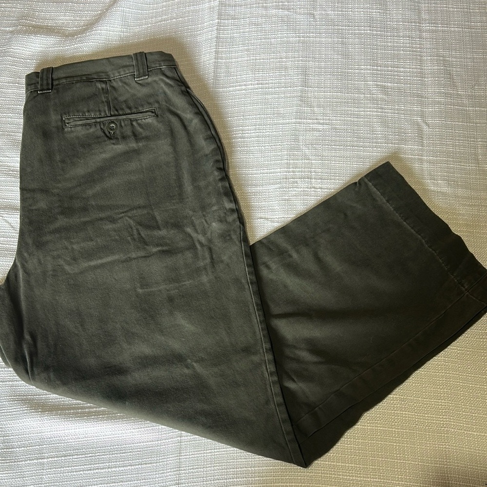 Versatile Green Chinos with Classic Style